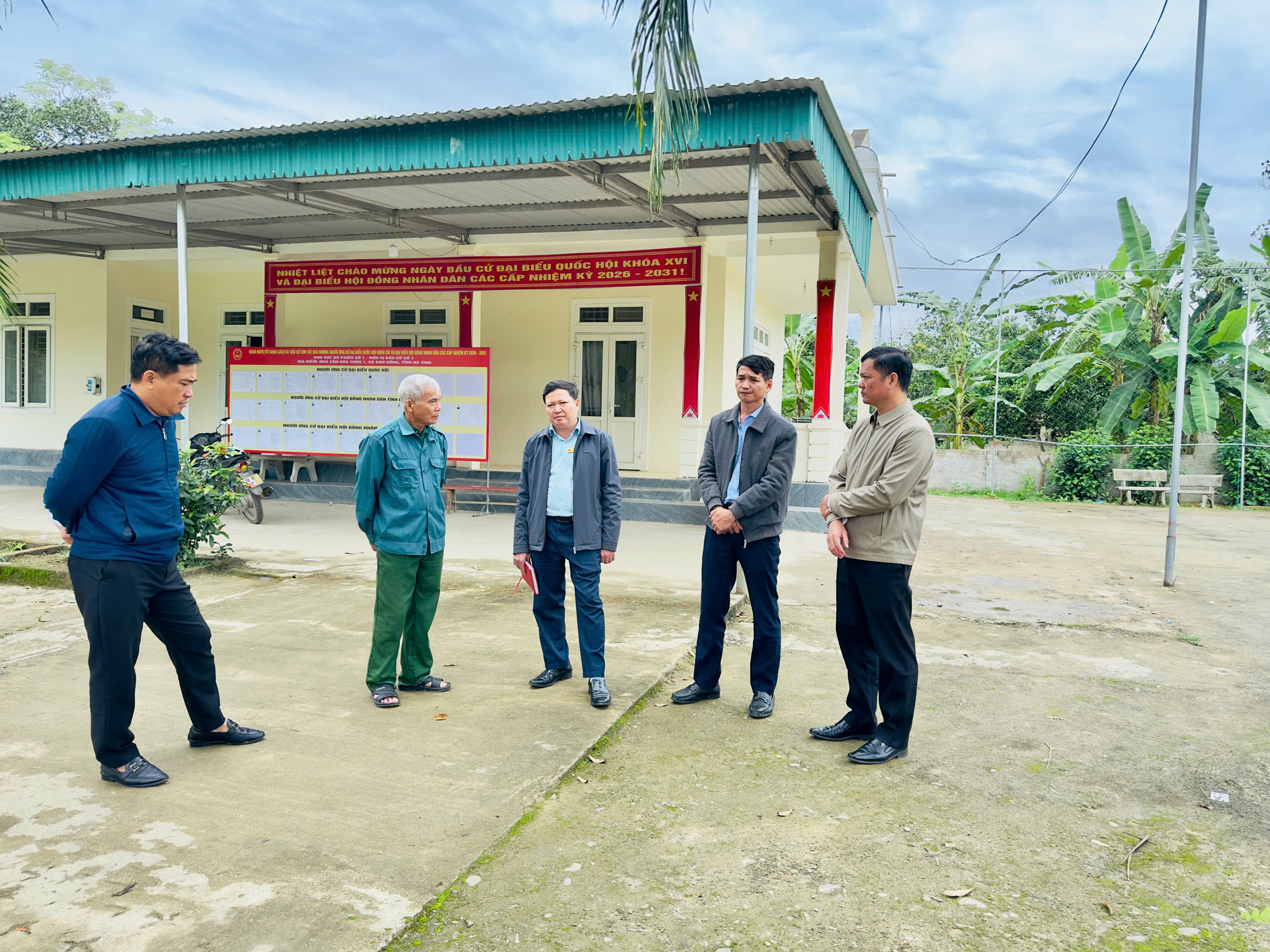 Khẩn trương hoàn tất công tác bầu cử tại xã Sơn Hồng