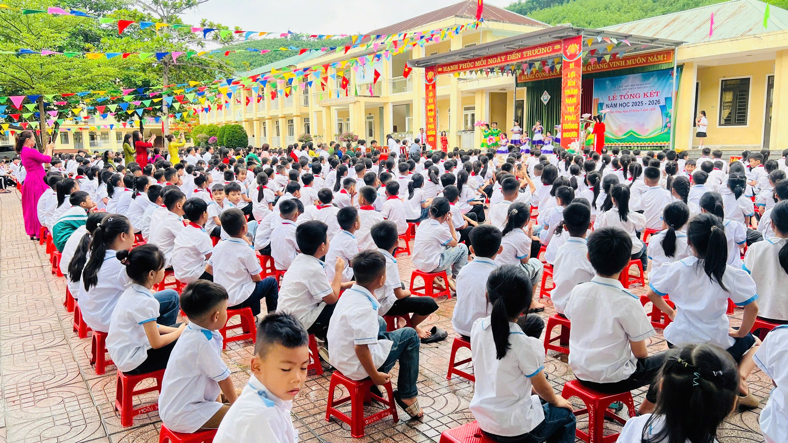 Lãnh đạo xã Sơn Hồng dự lễ tổng kết năm học 2025 – 2026 tại các trường học trên địa bàn