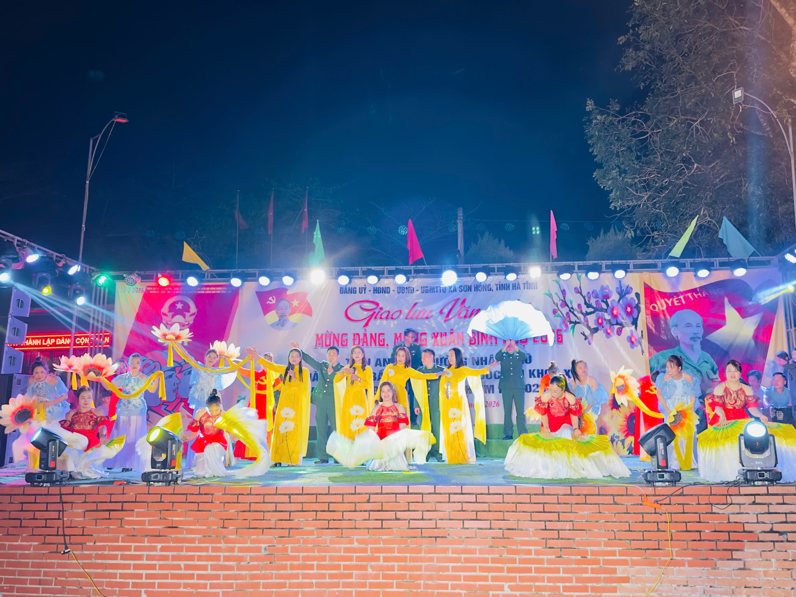 Rực rỡ sắc màu đêm giao lưu văn nghệ mừng Đảng, mừng Xuân Bính Ngọ 2026, chào mừng các ngày lễ lớn của quê hương, đất nước tại xã Sơn Hồng