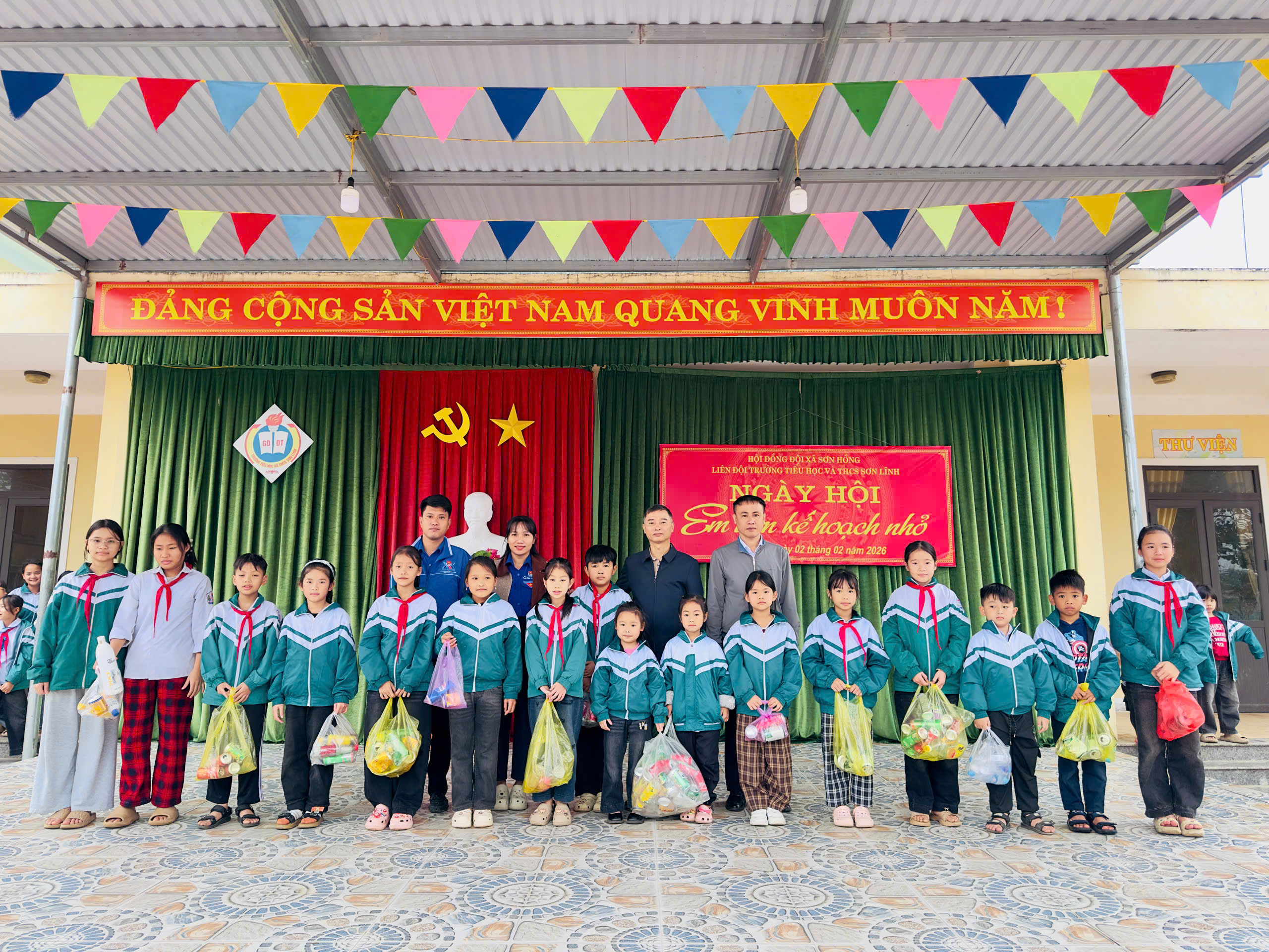 Thiết thực và ý nghĩa ngày hội “Em làm kế hoạch nhỏ” năm học 2025 - 2026 tại Trường Tiểu học và THCS Sơn Lĩnh 