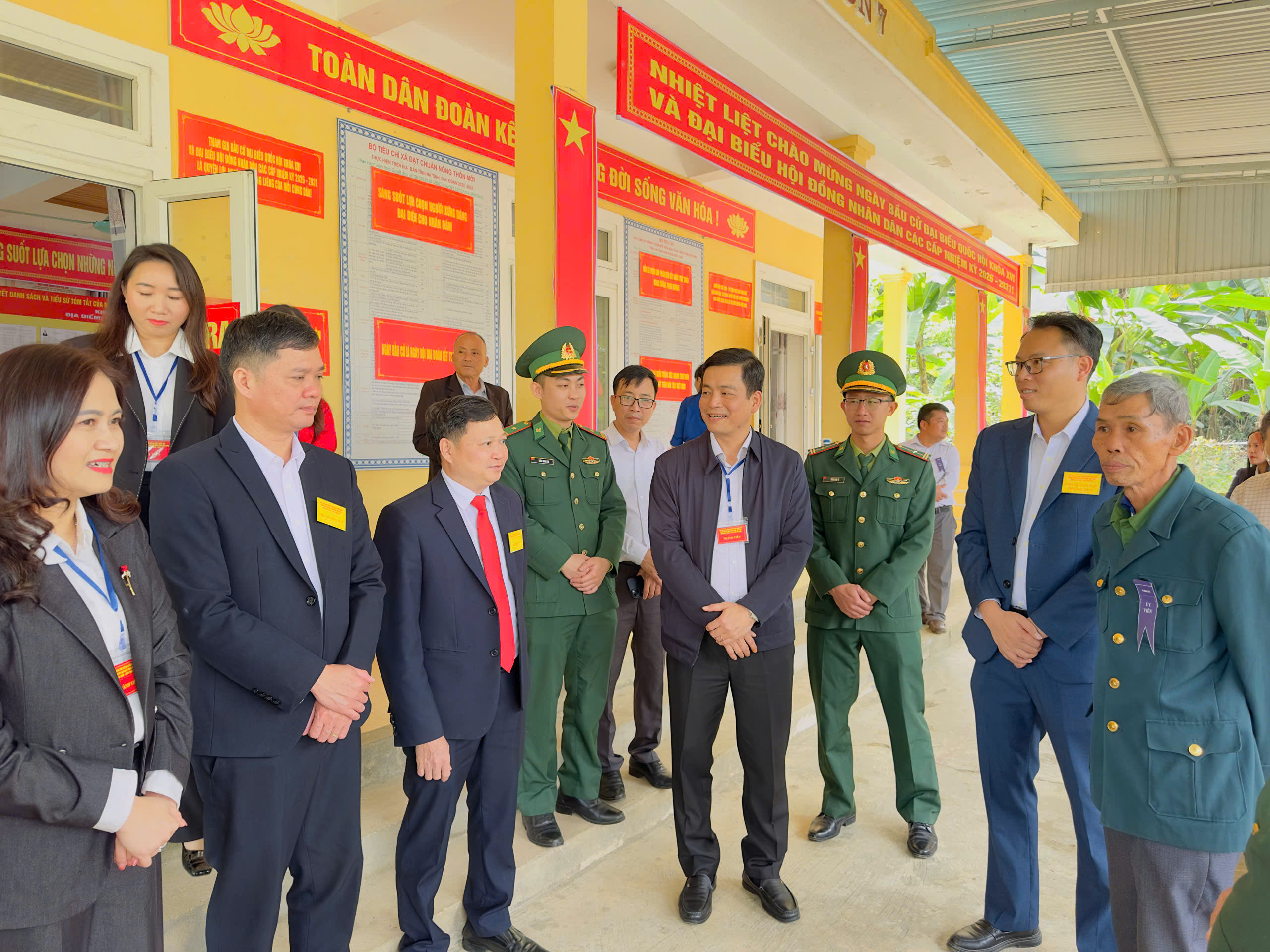 Chủ tịch UBMTTQ tỉnh kiểm tra bầu cử tại xã Sơn Hồng