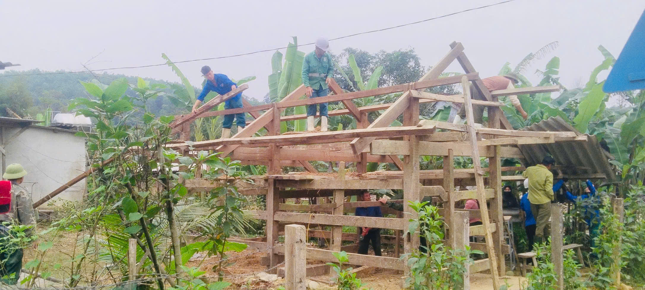 Đoàn thanh niên xã Sơn Hồng đồng hành xây dựng khu dân cư kiểu mẫu tại thôn 1