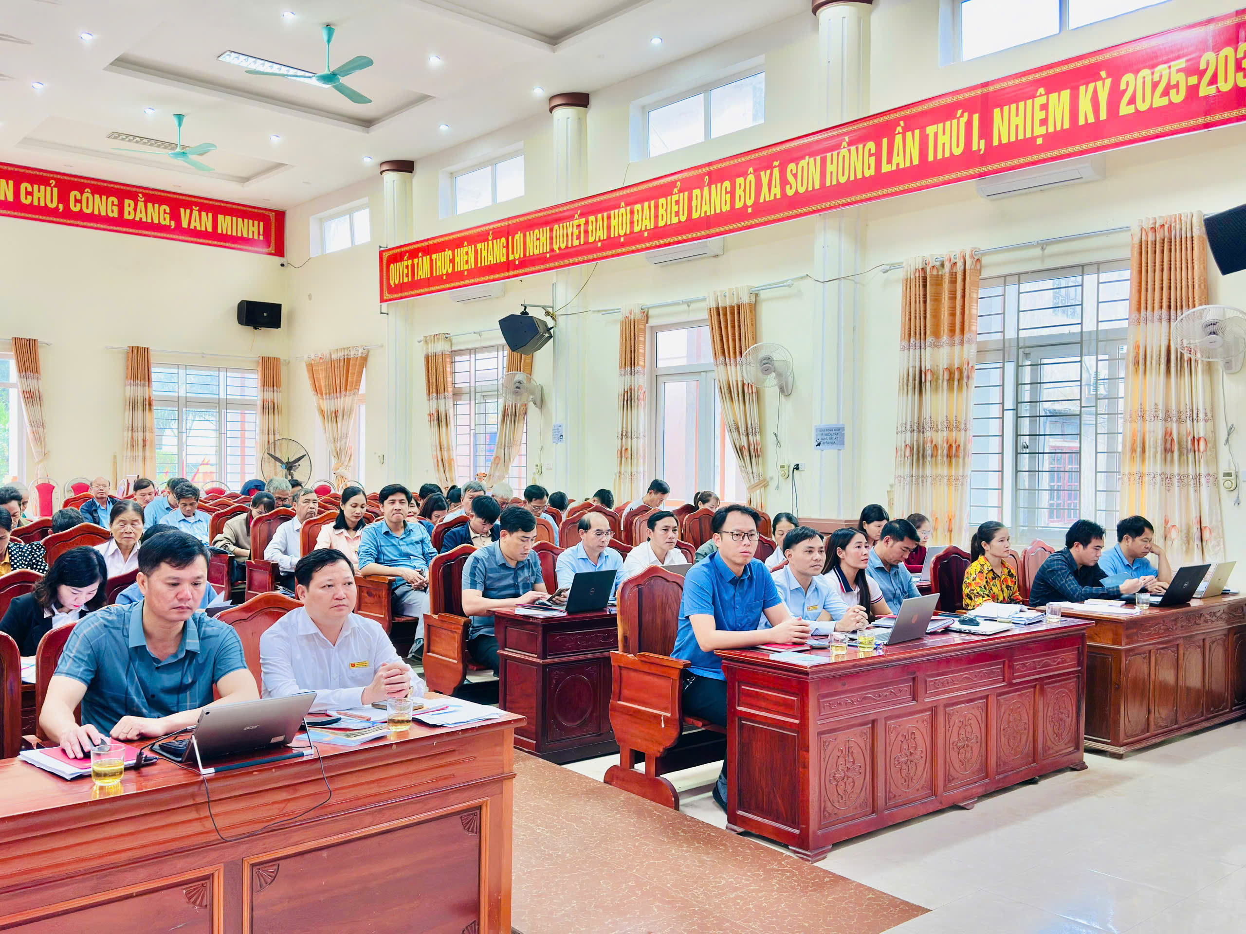Xã Sơn Hồng kết nối trực tuyến học tập, quán triệt và thự hiênh các Nghị quyết Đảng bộ tỉnh
