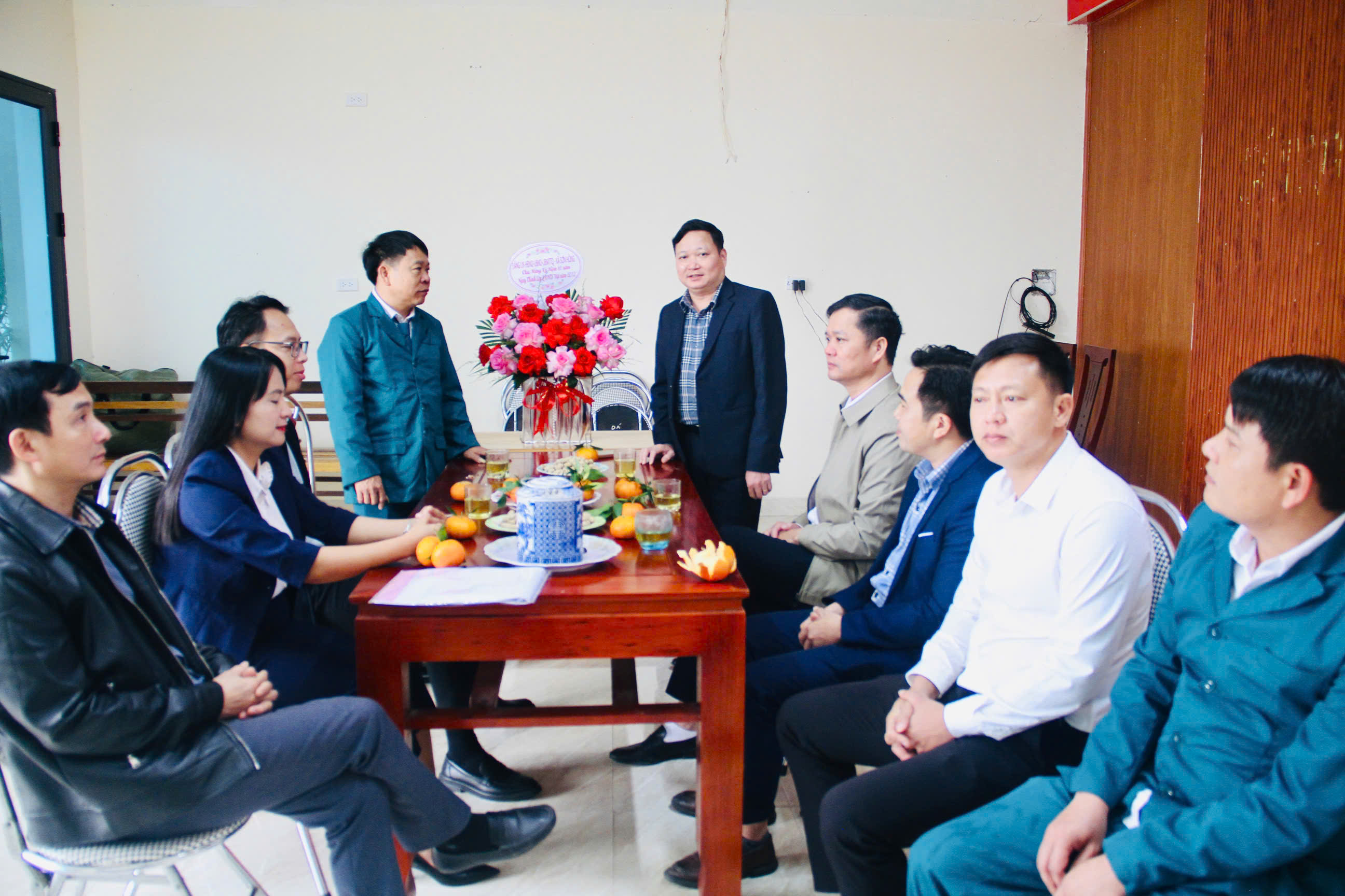 Lãnh đạo xã Sơn Hồng chúc mừng 81 năm ngày thành lập Quân đội Nhân dân Việt Nam 22/12/2025