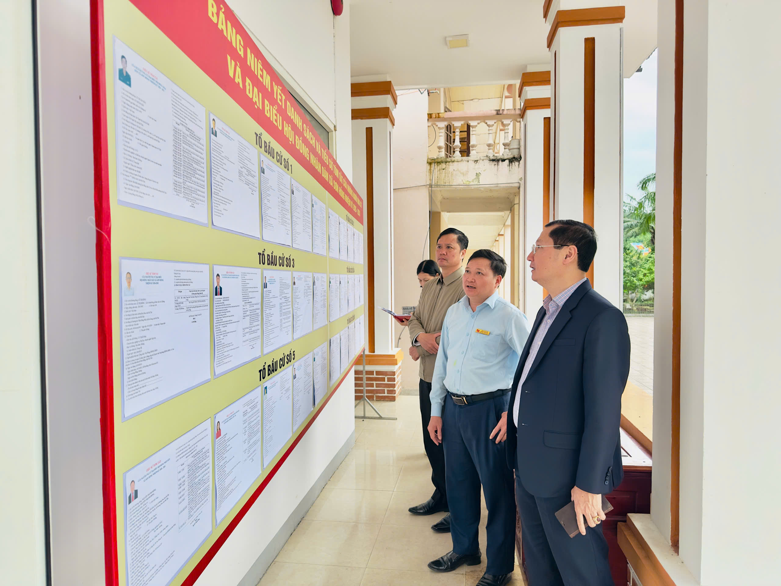 Kiểm tra công tác chuẩn bị bầu cử tại xã Sơn Hồng