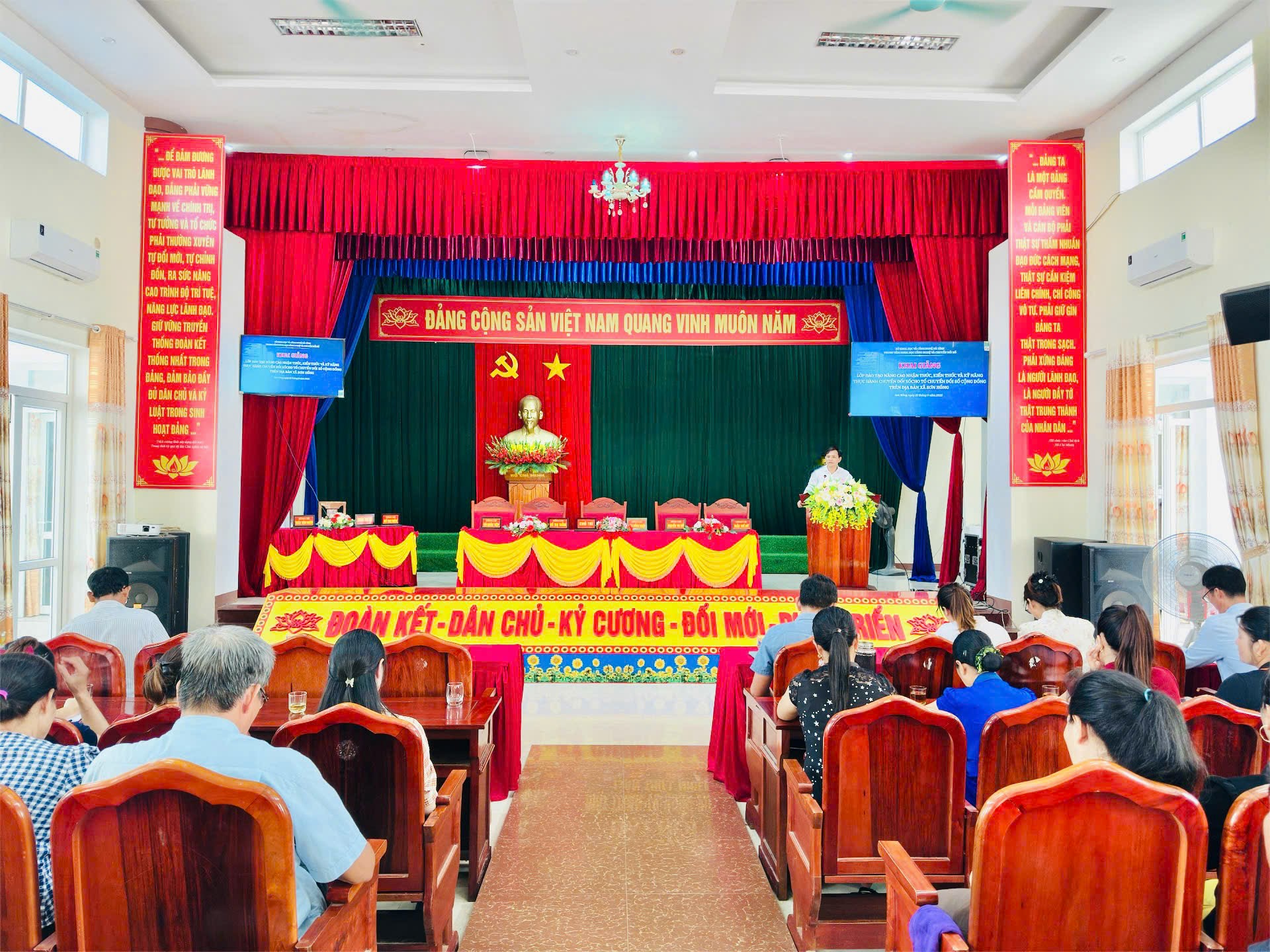 Xã Sơn Hồng tập huấn nâng cao nhận thức, kỹ năng cho tổ chuyển đổi số cộng đồng tại địa phương