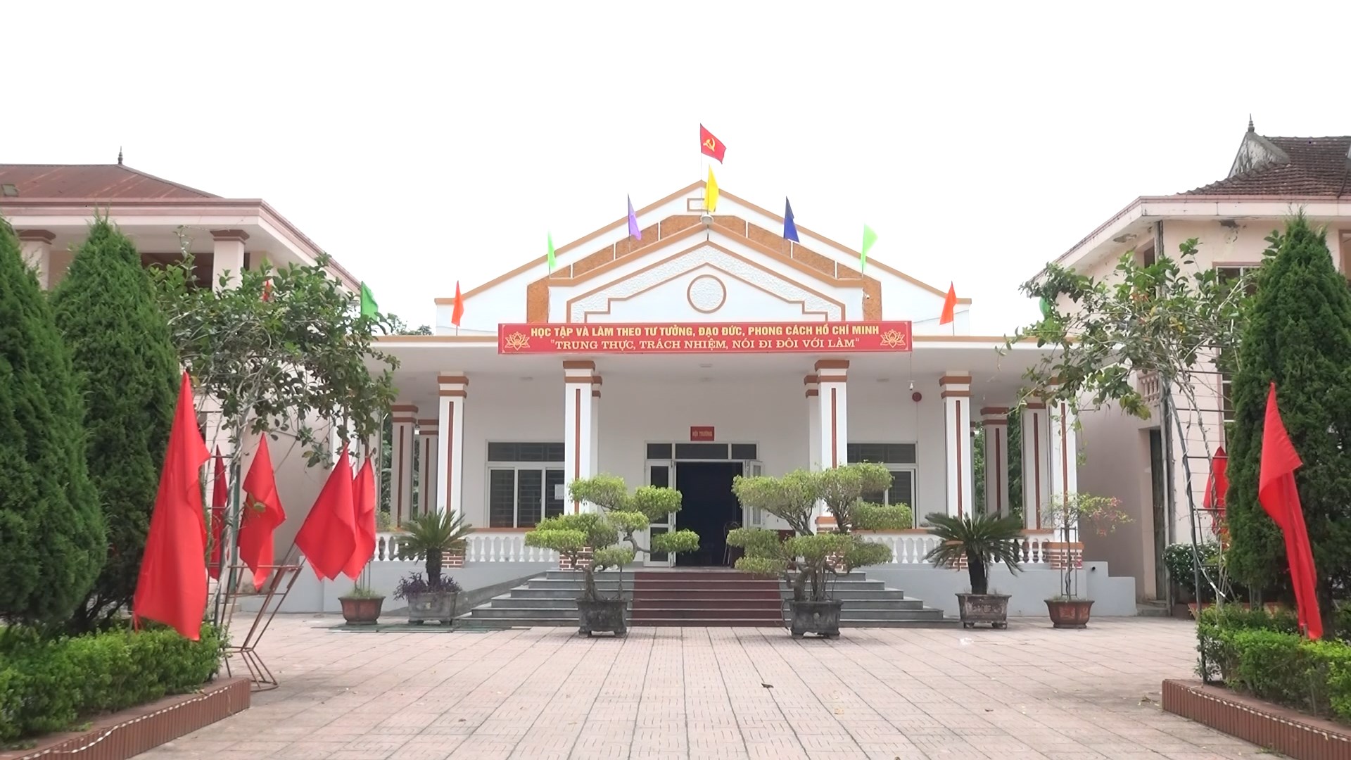 Cơ cấu tổ chức UBND xã Sơn Hồng