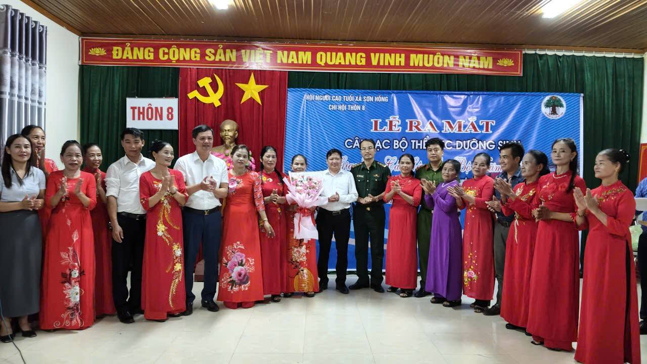 Hội Người cao tuổi ra mắt CLB thể dục dưỡng sinh.
