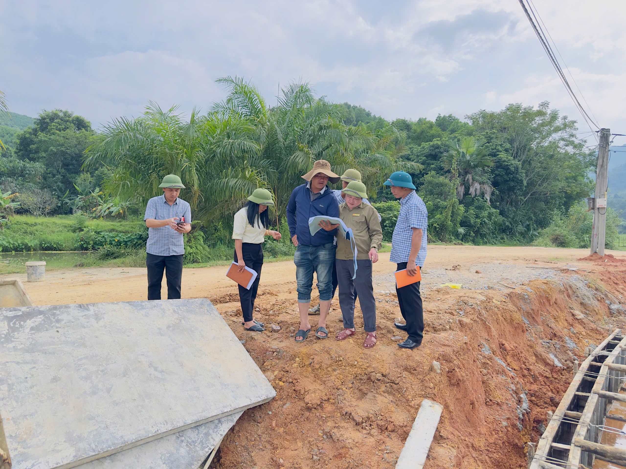 Tập trung đẩy nhanh tiến độ thi công các công trình, dự án trên địa bàn xã Sơn Hồng