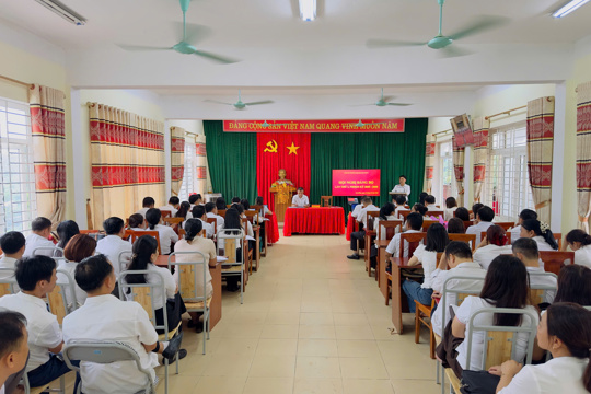 Thành lập các chi bộ trực thuộc Đảng bộ trường Tiểu học và THCS Sơn Hồng