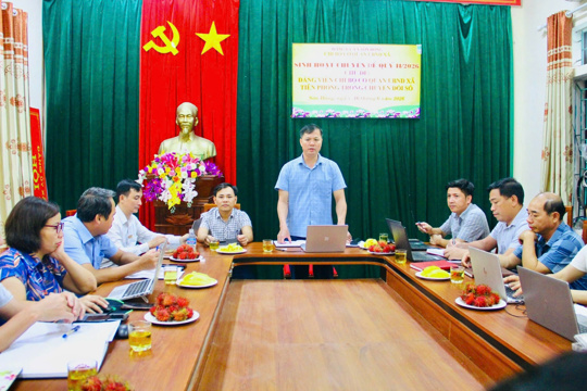 Đảng viên Chi bộ Cơ quan UBND xã Sơn Hồng tiên phong trong chuyển đổi số 