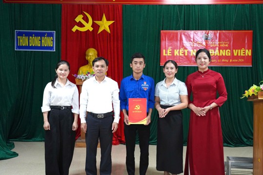 Chi bộ thôn Đồng Hồng kết nạp đảng viên mới năm 2026