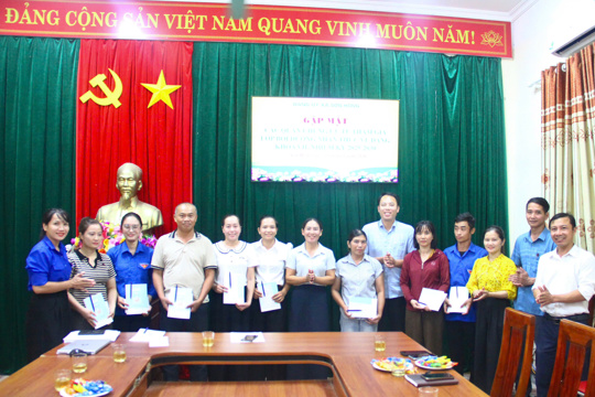 Đảng uỷ xã Sơn Hồng gặp mặt quần chúng ưu tú tham gia lớp bồi dưỡng nhận thức về Đảng