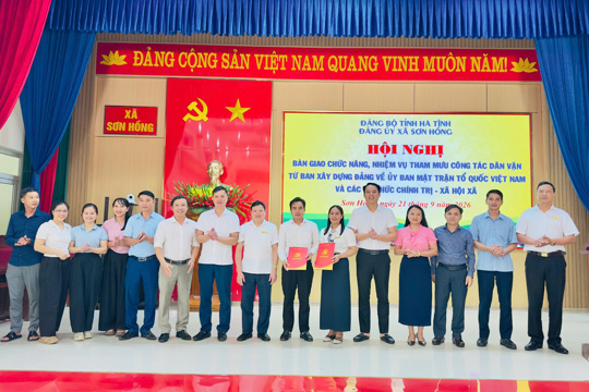 Xã Sơn Hồng bàn giao chức năng, nhiệm vụ công tác Dân vận cho UBMTTQ xã 
