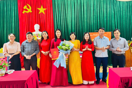 Công bố quyết định thành lập và ra mắt Chi bộ trường Mầm non Sơn Hồng