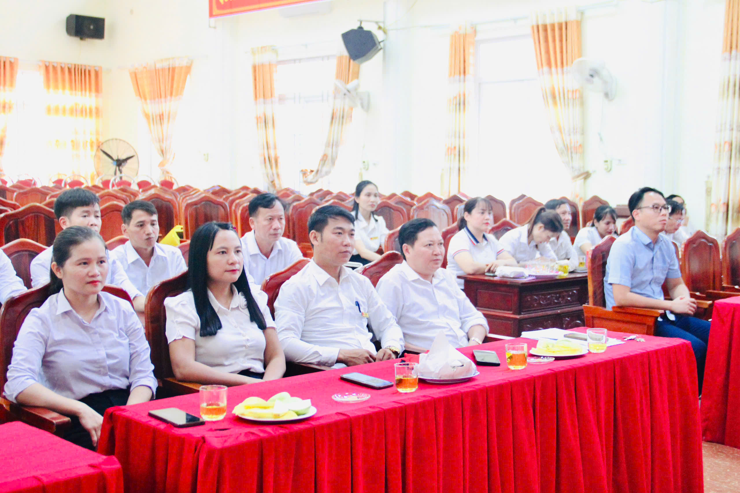 Gặp mặt kỷ niệm ngày truyền thống các cơ quan tham mưu, giúp việc Đảng uỷ và Hội Nông dân, Hội LHPN xã Sơn Hồng