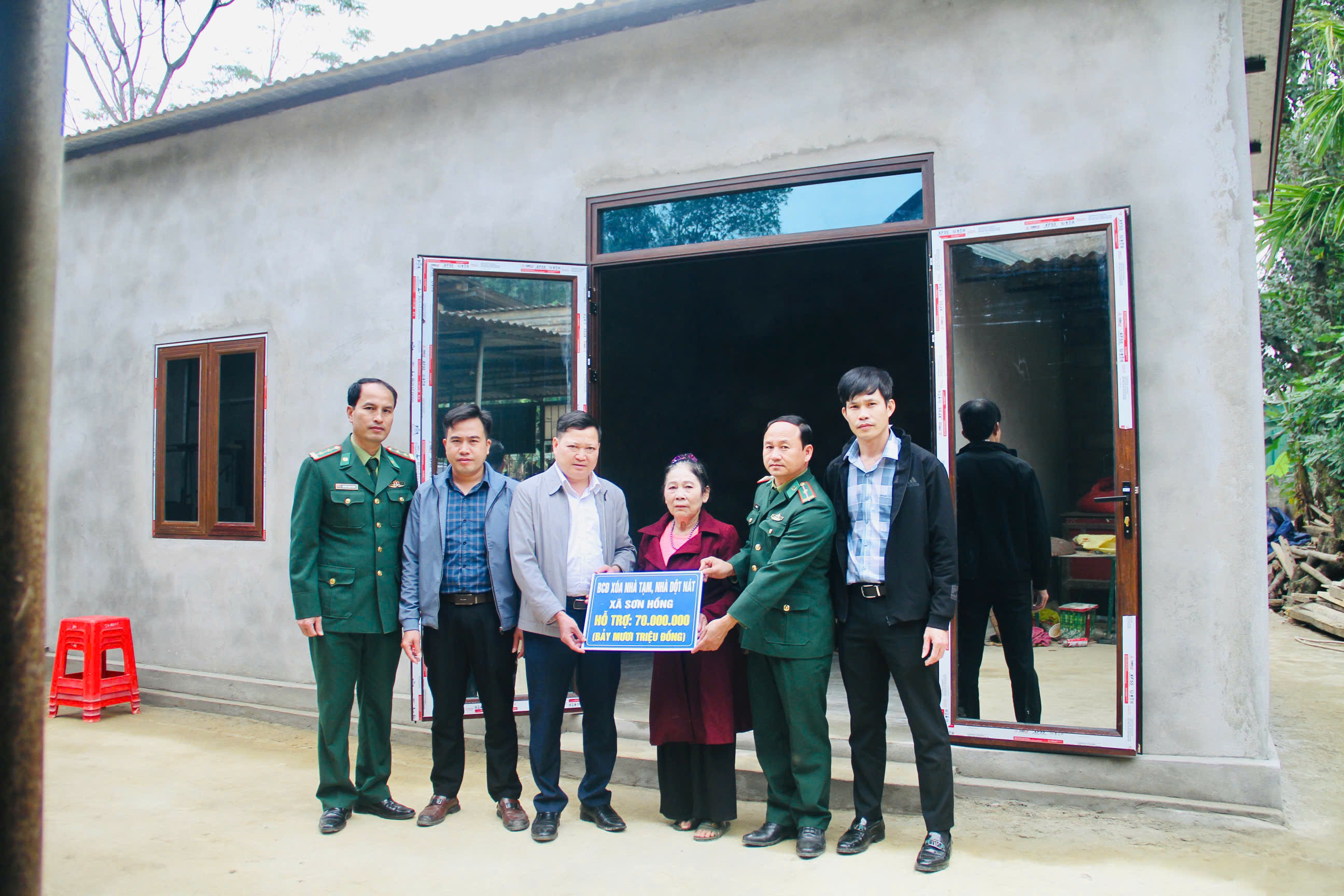 Bí thư Đảng uỷ, Chủ tịch HĐND xã kiểm tra công tác xây dựng Đảng và an sinh xã hội tại một số thôn trên địa bàn 