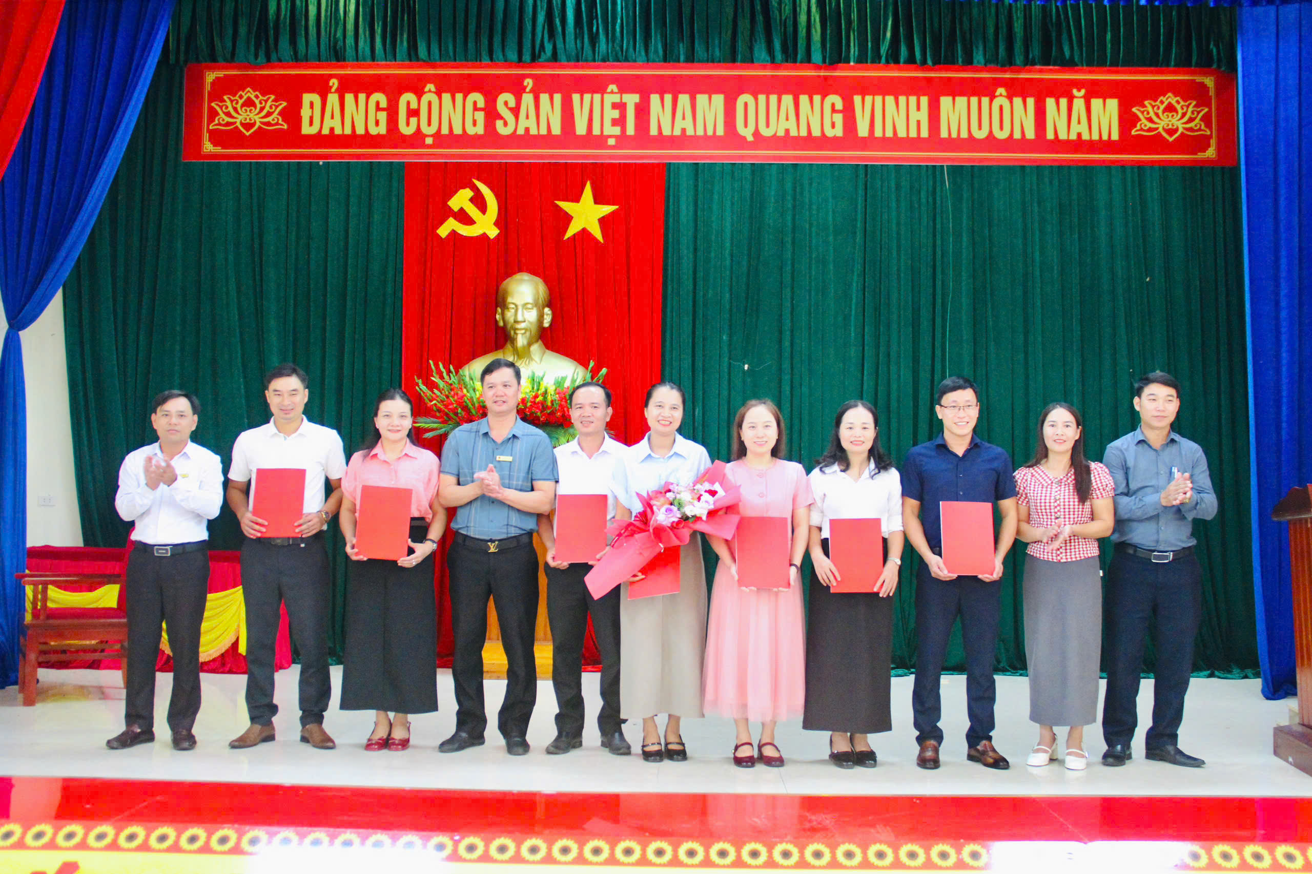 Xã Sơn Hồng tiếp nhận 7 giáo viên biệt phái về giảng dạy tại các trường học