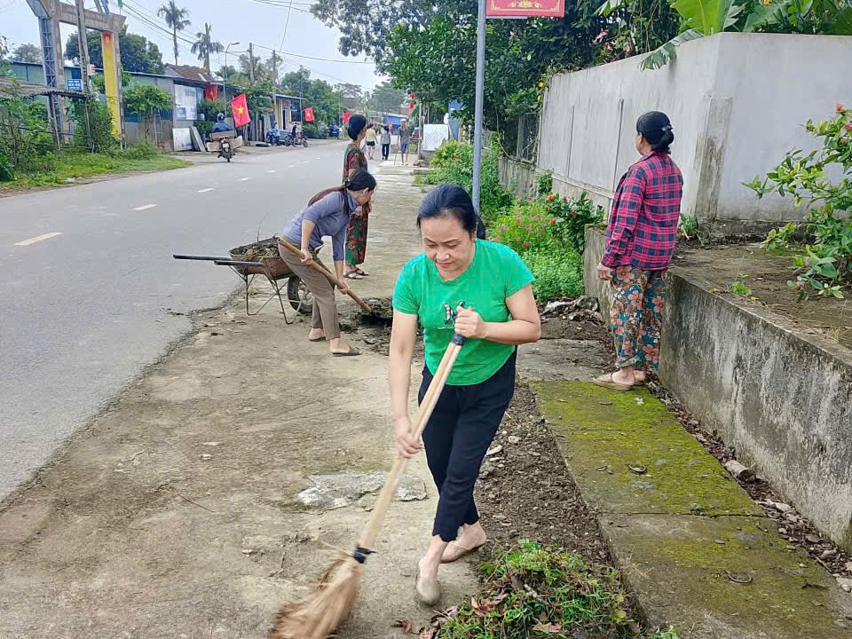 Duy trì thường xuyên phong trào “Ngày chủ nhật xanh” tại xã Sơn Hồng 